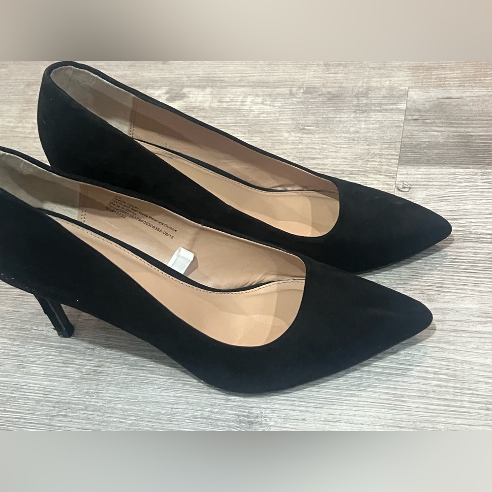 Size 9.5 velvet pumps